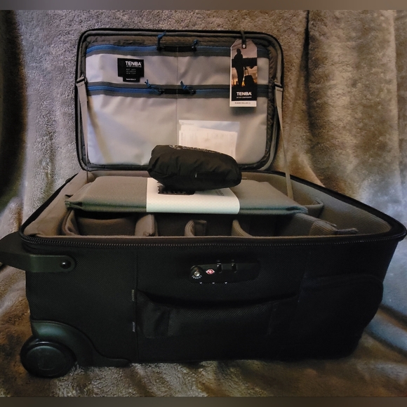 Tenba ROADIE ROLLER 21 in Black MSRP $390 - Picture 9 of 11